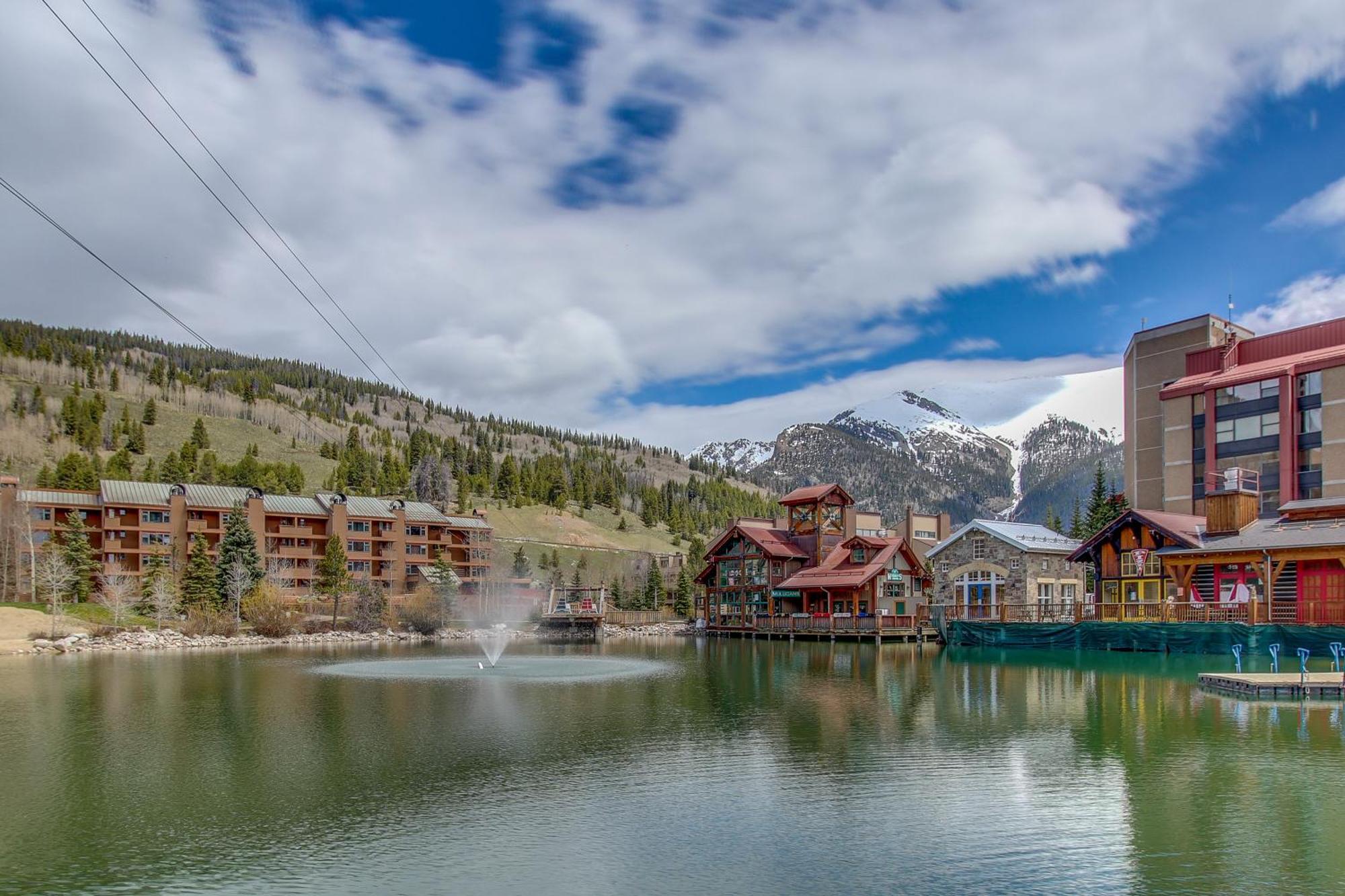 Village Square Copper Mountain Room photo